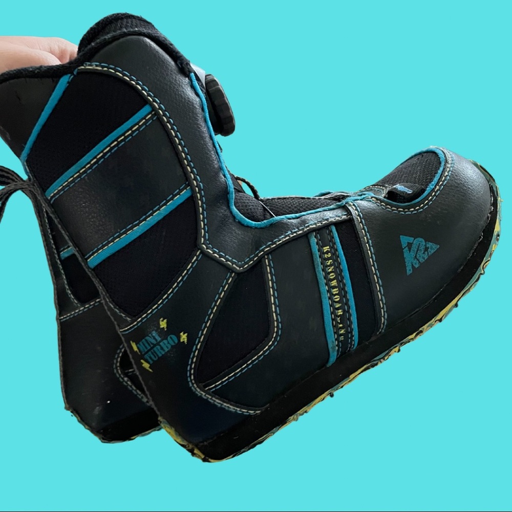 K2 mini turbo snowboard boots size 13 little kids.